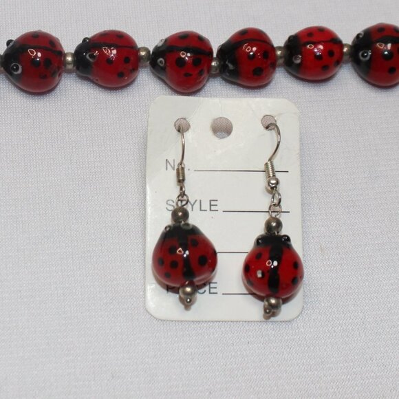 Ladybug Glass Bead Bracelet and Dangle Earrings - Picture 4 of 7